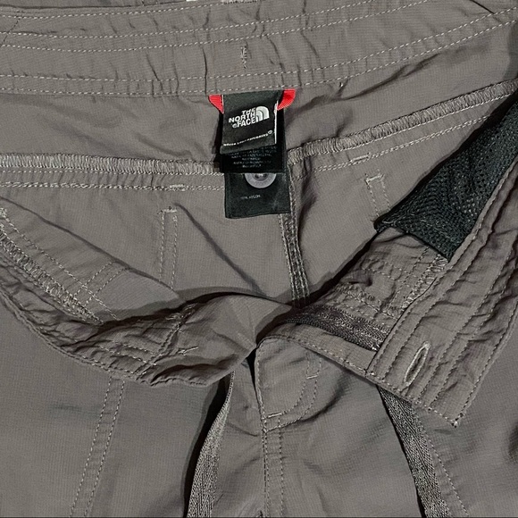 THE NORTH FACE Womens Short Court - Picture 2 of 5